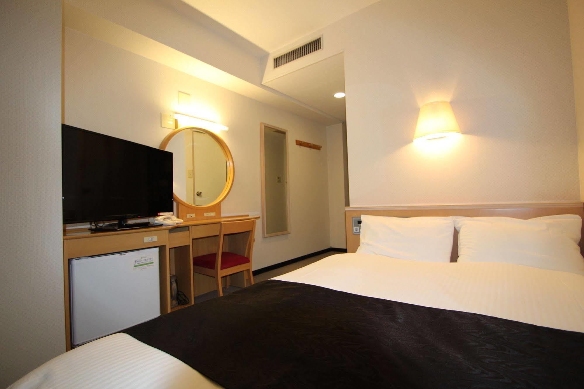 Apa Hotel Tonami Ekimae Екстериор снимка
